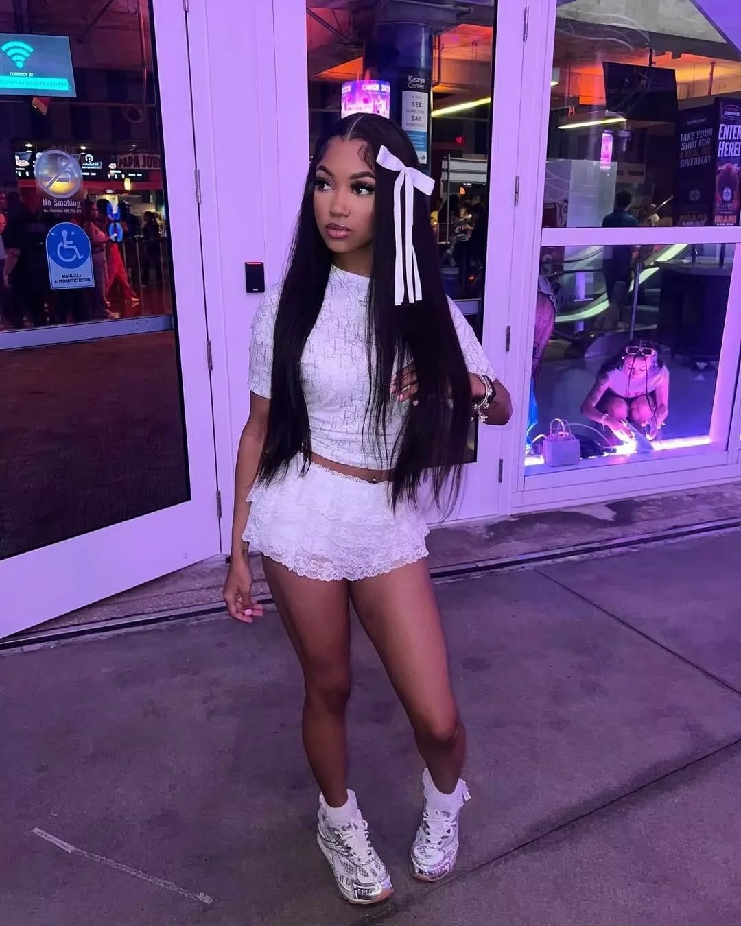 Customer photo review of More Face 13x6 HD Straight Lace Frontal Wigs Pre Bleached Knots Human Hair Wigs With Elastic Drawstring