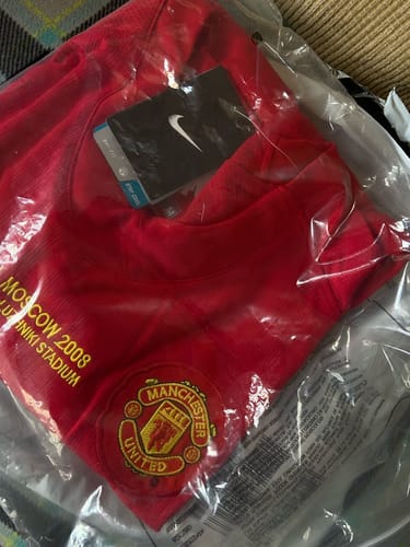 Customer photo review of Manchester United 07/08 Retro Manga Larga