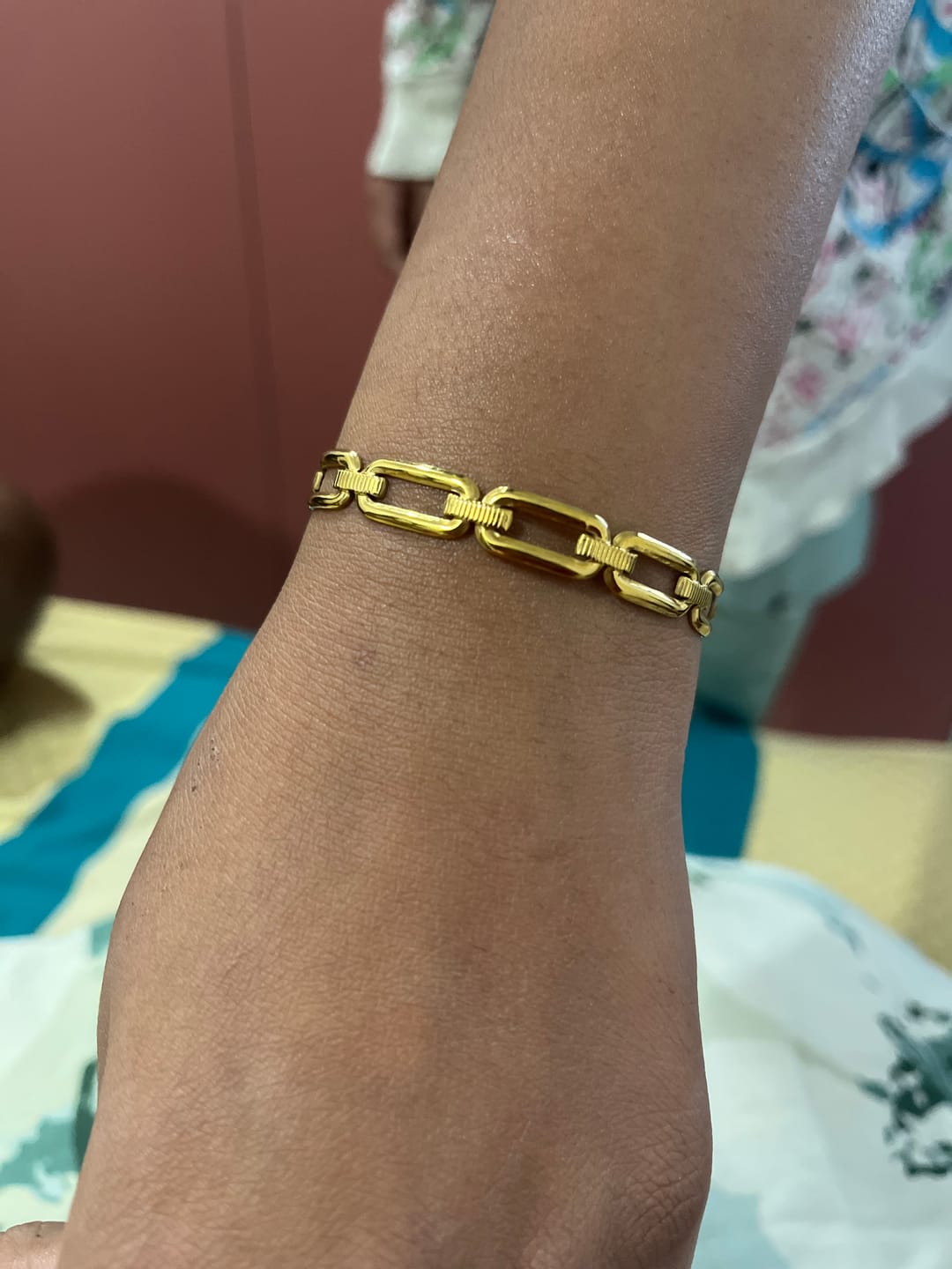 Customer photo review of Minimalist Gold Link Bracelet