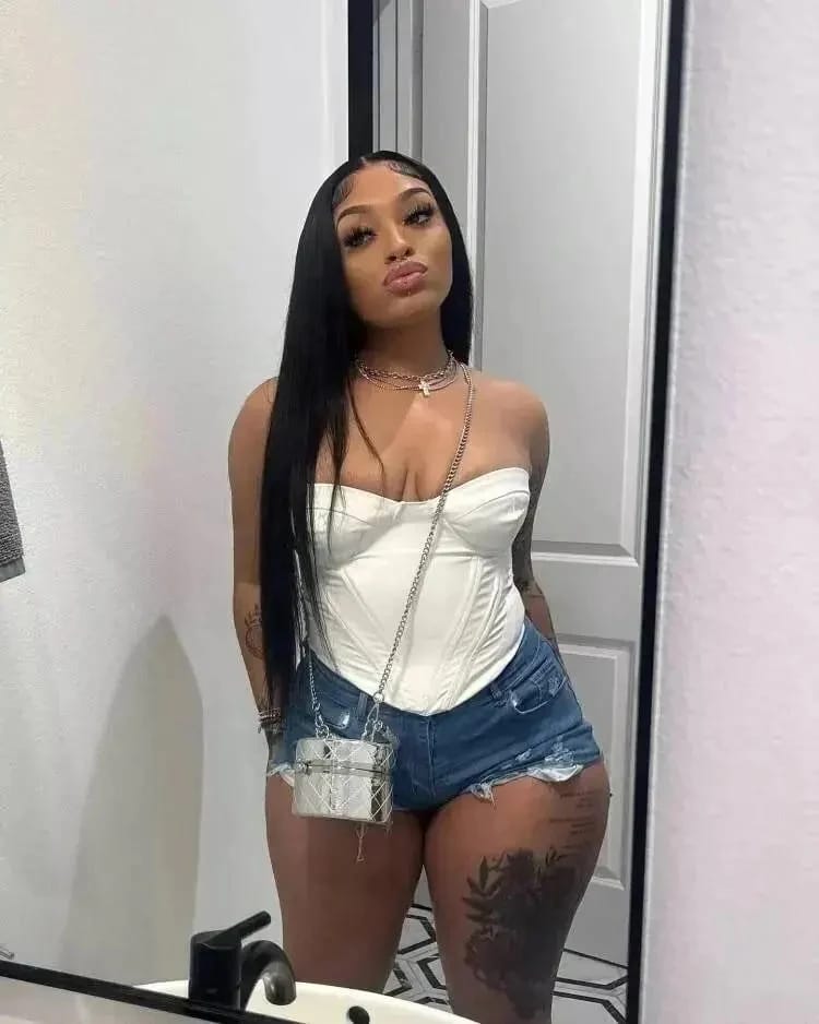 Customer photo review of More Face 13x6 HD Straight Lace Frontal Wigs Pre Bleached Knots Human Hair Wigs With Elastic Drawstring