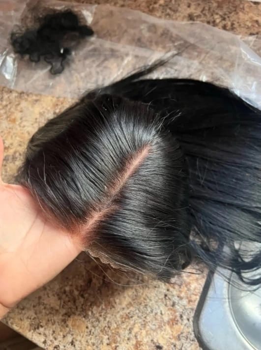 Customer photo review of More Face 13x6 HD Straight Lace Frontal Wigs Pre Bleached Knots Human Hair Wigs With Elastic Drawstring