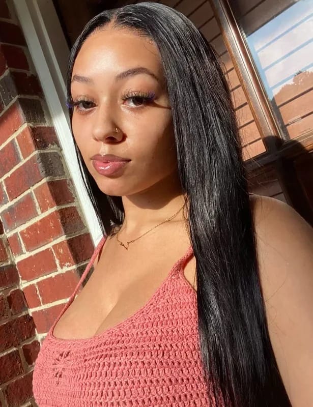 Customer photo review of More Face 13x6 HD Straight Lace Frontal Wigs Pre Bleached Knots Human Hair Wigs With Elastic Drawstring