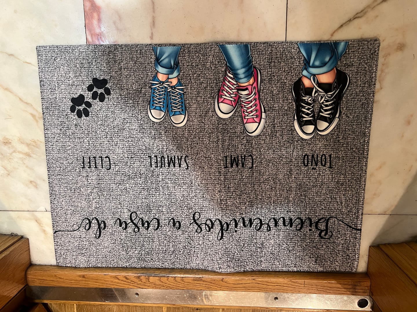 Customer photo review of Zapatos y patas - Felpudo personalizado