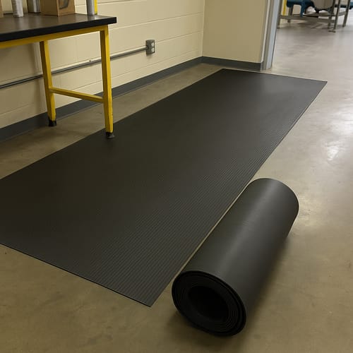 Customer photo review of Ribbed PVC Matting Roll – 20m x 1m – Anti-Fatigue, Slip-Resistant, Chemical Resistant – Ideal for Industrial Workstations & Production Lines