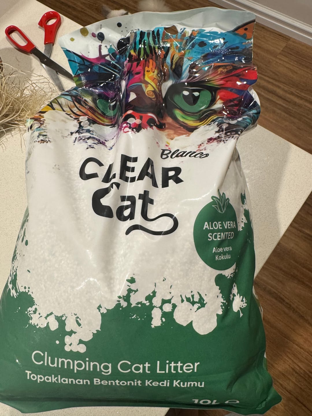 Customer photo review of ClearCat Blanco Bentonite Cat Litter - Aloevera 10L
