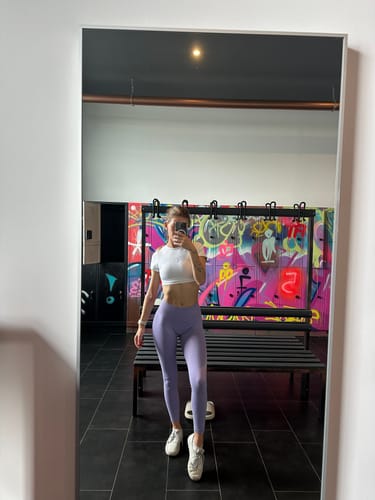 Customer photo review of UNITY V-Shape Scrunch Leggings - Lavender Lilac