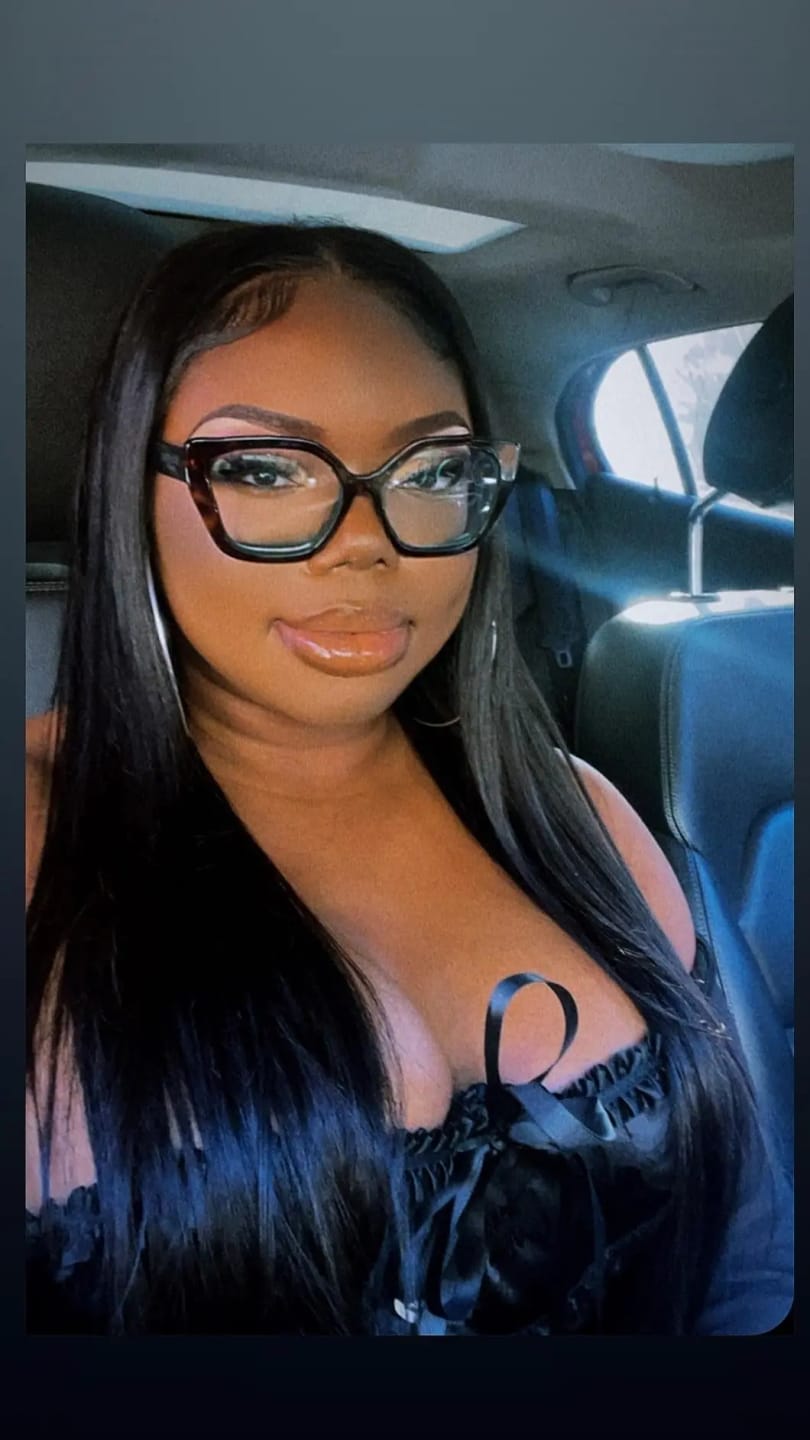 Customer photo review of More Face 13x6 HD Straight Lace Frontal Wigs Pre Bleached Knots Human Hair Wigs With Elastic Drawstring