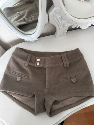 Customer photo review of WARDEN EDGE Wool-like Structured High Waist Shorts