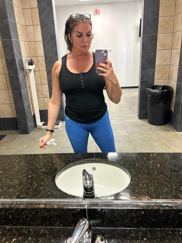 Customer photo review of Royal Blue Heathered Scrunch Butt Leggings