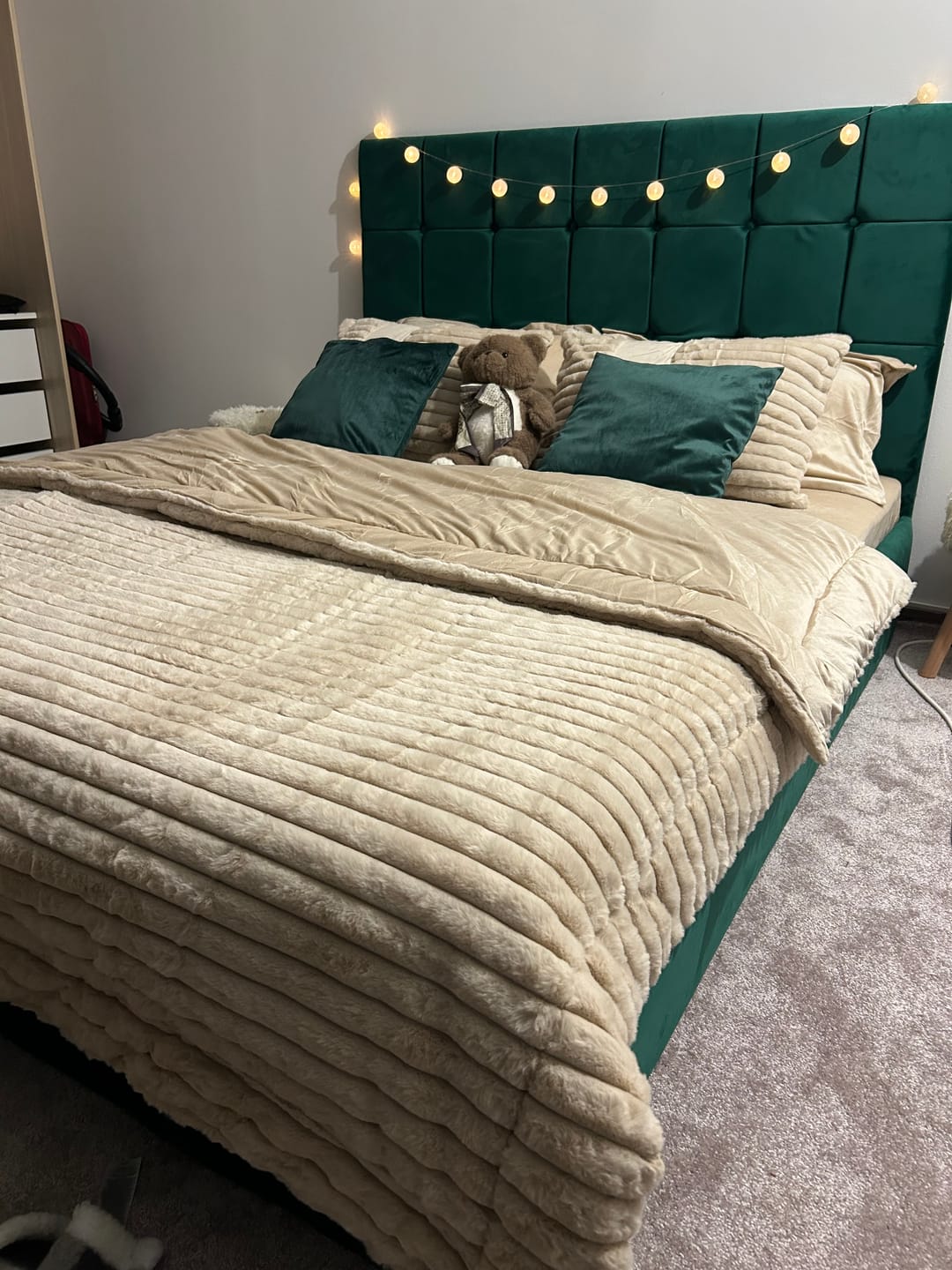 Customer photo review of Lenjerie Pat cu Pilota Inclusa, Blanita Iepure Artificiala, Cearceaf de Pat Cu Elastic, 6 Piese, Bej-C9805
