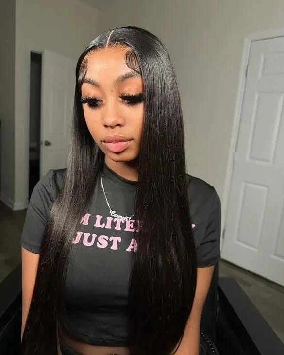 Customer photo review of More Face 13x6 HD Straight Lace Frontal Wigs Pre Bleached Knots Human Hair Wigs With Elastic Drawstring