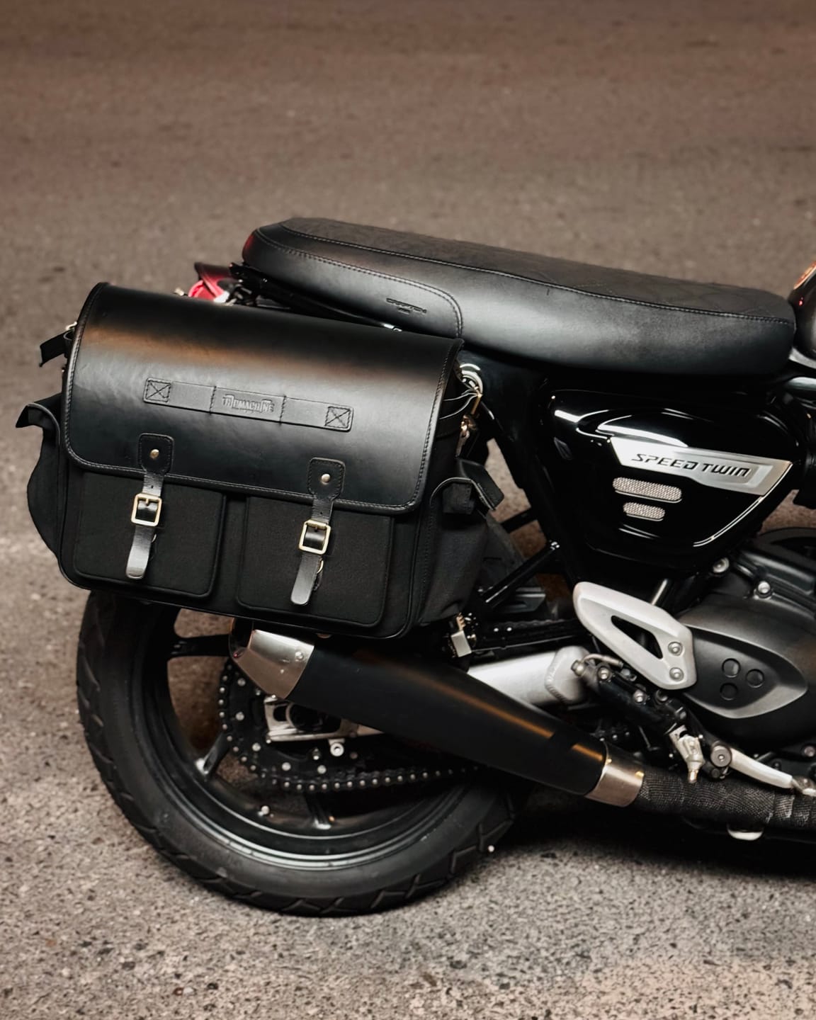 Customer photo review of expedition saddlebag for speed twin/thruxton 1200