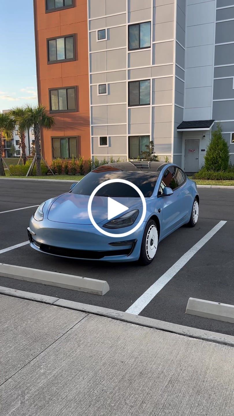 Customer video review of EVAAM® Stylish Wheel Hubcap For Tesla Model 3/Y (4 PCS)
