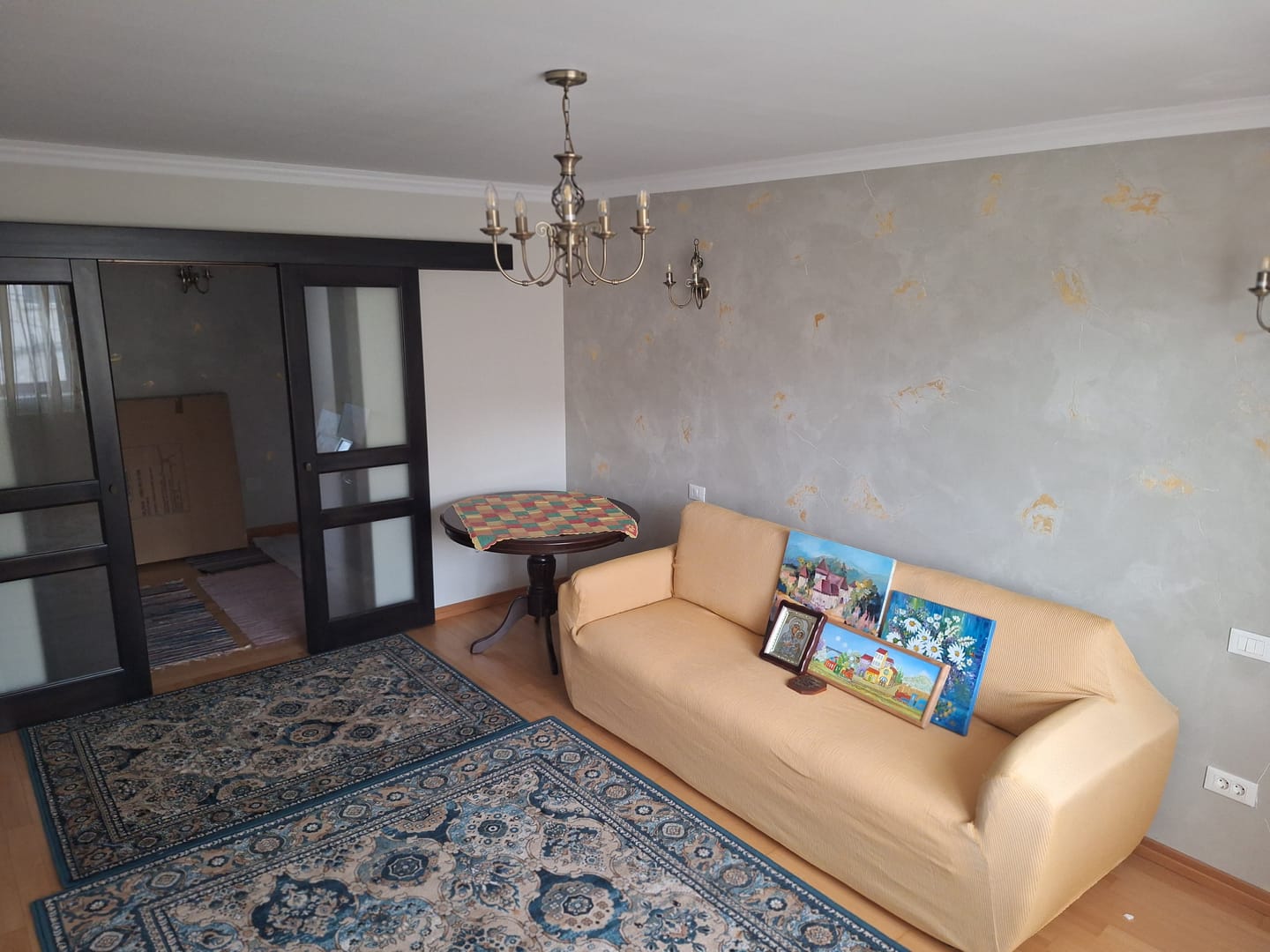 Customer photo review of Masa extensibila OLIVIA, nuc inchis, 106/141x106x76 cm
