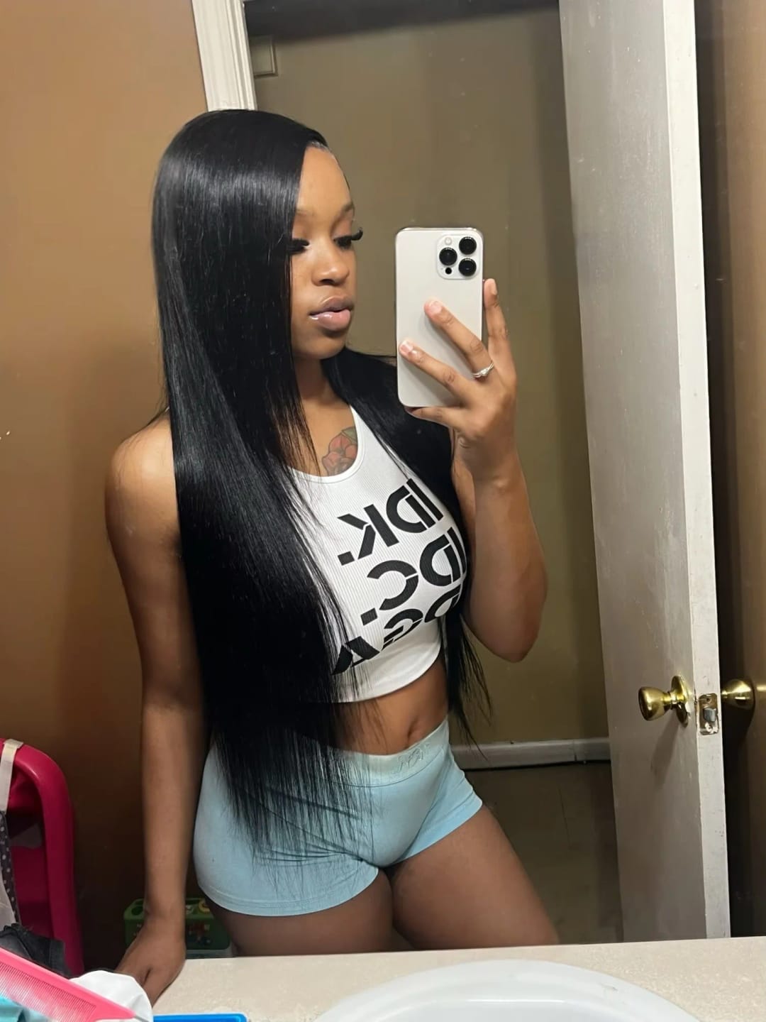 Customer photo review of More Face 13x6 HD Straight Lace Frontal Wigs Pre Bleached Knots Human Hair Wigs With Elastic Drawstring