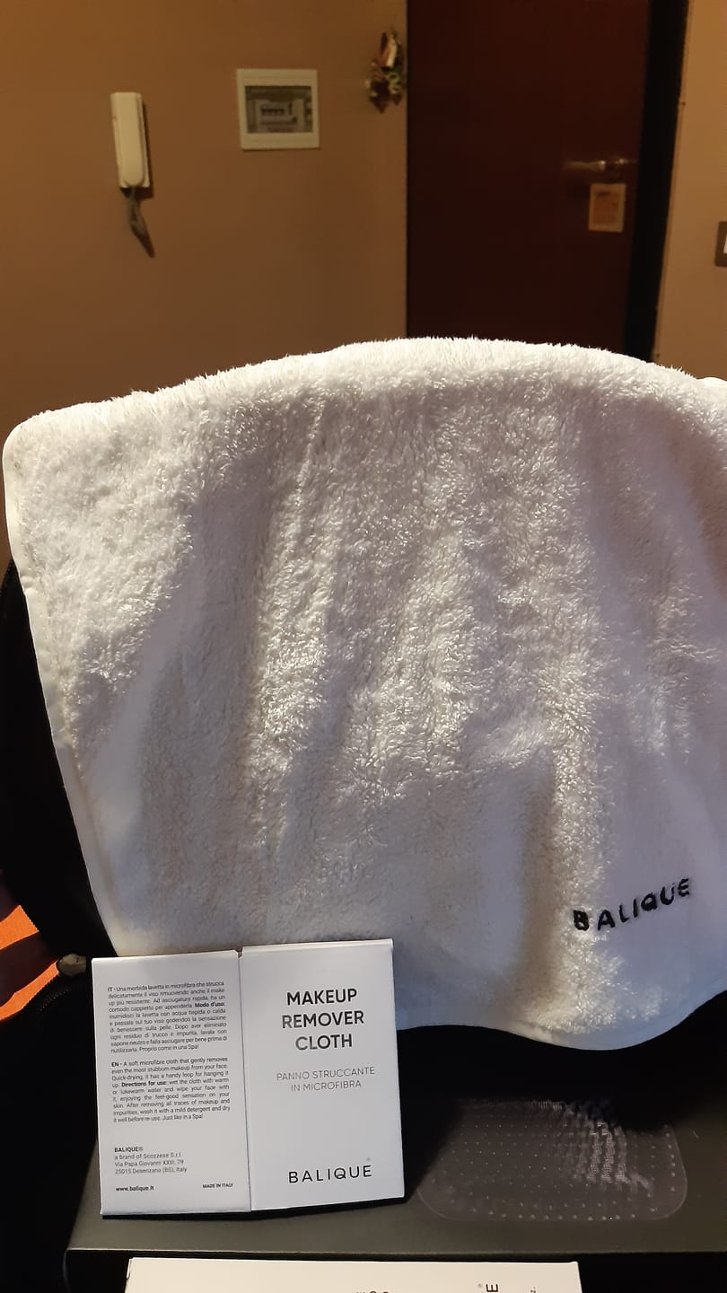 Customer photo review of MAKE UP REMOVER