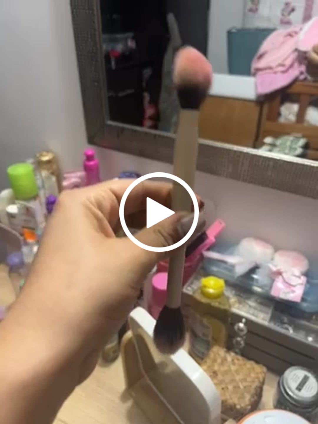 Customer video review of BROCHA DUO ILUMINADOR Y POLVO SUELTO