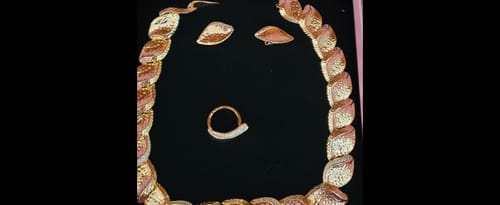 Customer photo review of Anello con foglia e cz