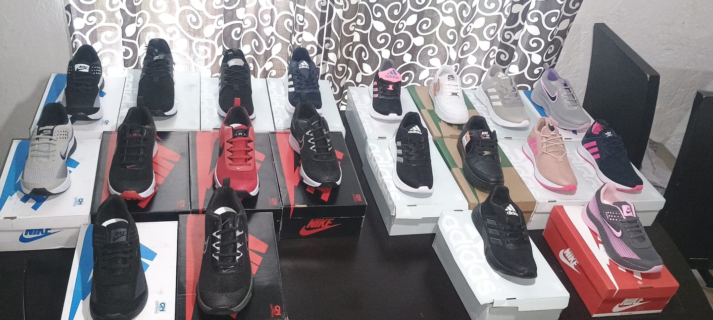Customer photo review of Tenis 510 Negro Blanco