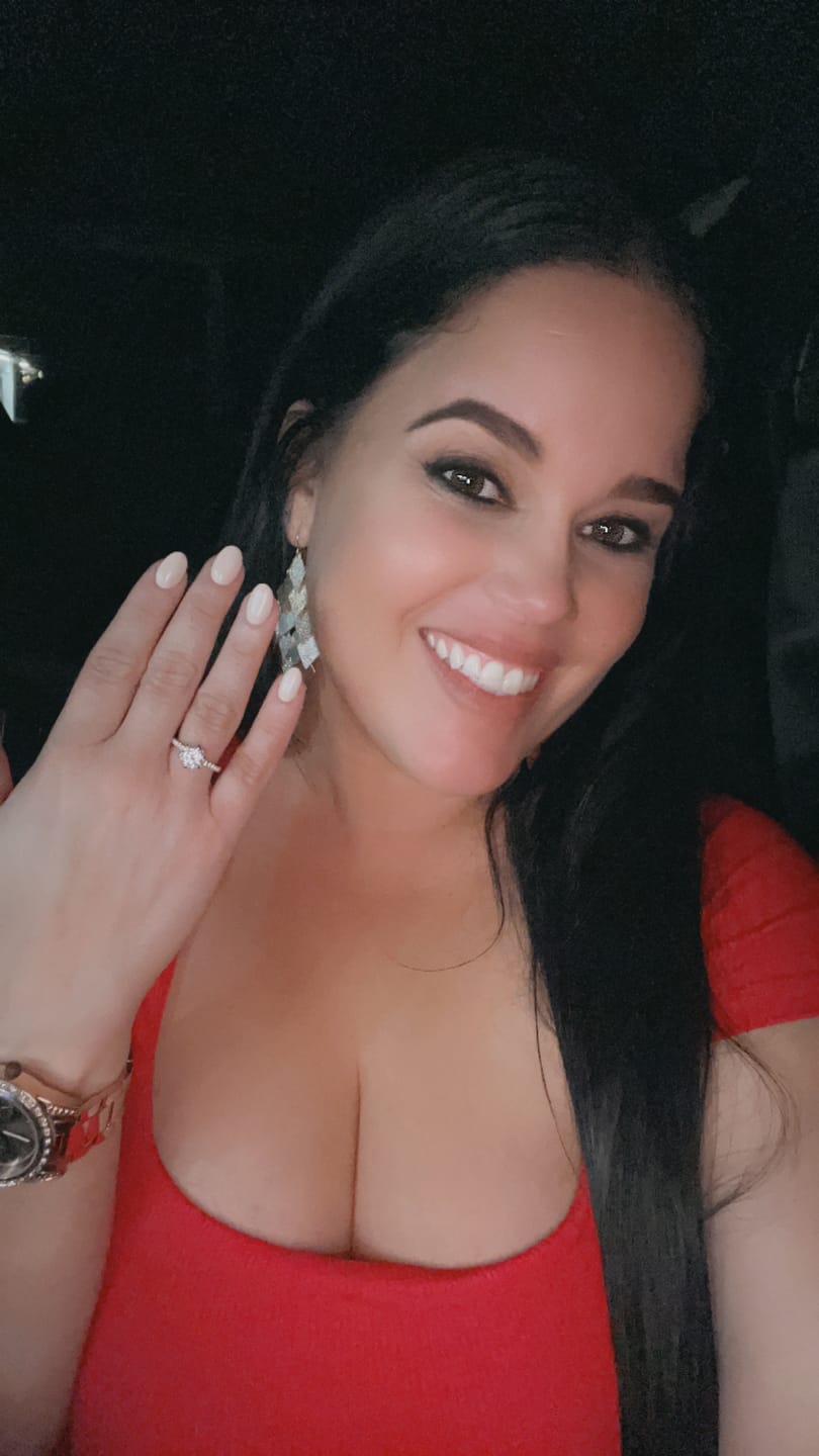 Customer photo review of Rodiffy Moissanite 2.0 Ct ～4.0 Ct Round Cut 6 Prong Promise Rings For Women
