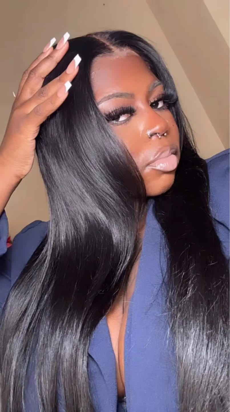 Customer photo review of More Face 13x6 HD Straight Lace Frontal Wigs Pre Bleached Knots Human Hair Wigs With Elastic Drawstring