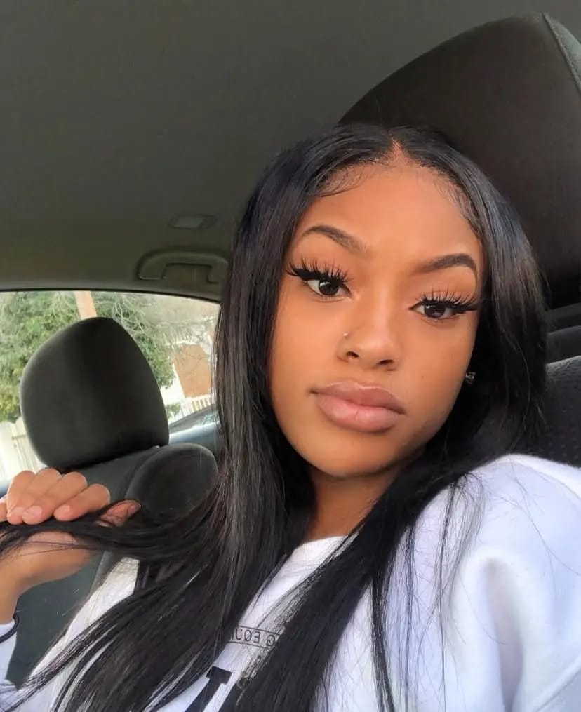 Customer photo review of More Face 13x6 HD Straight Lace Frontal Wigs Pre Bleached Knots Human Hair Wigs With Elastic Drawstring