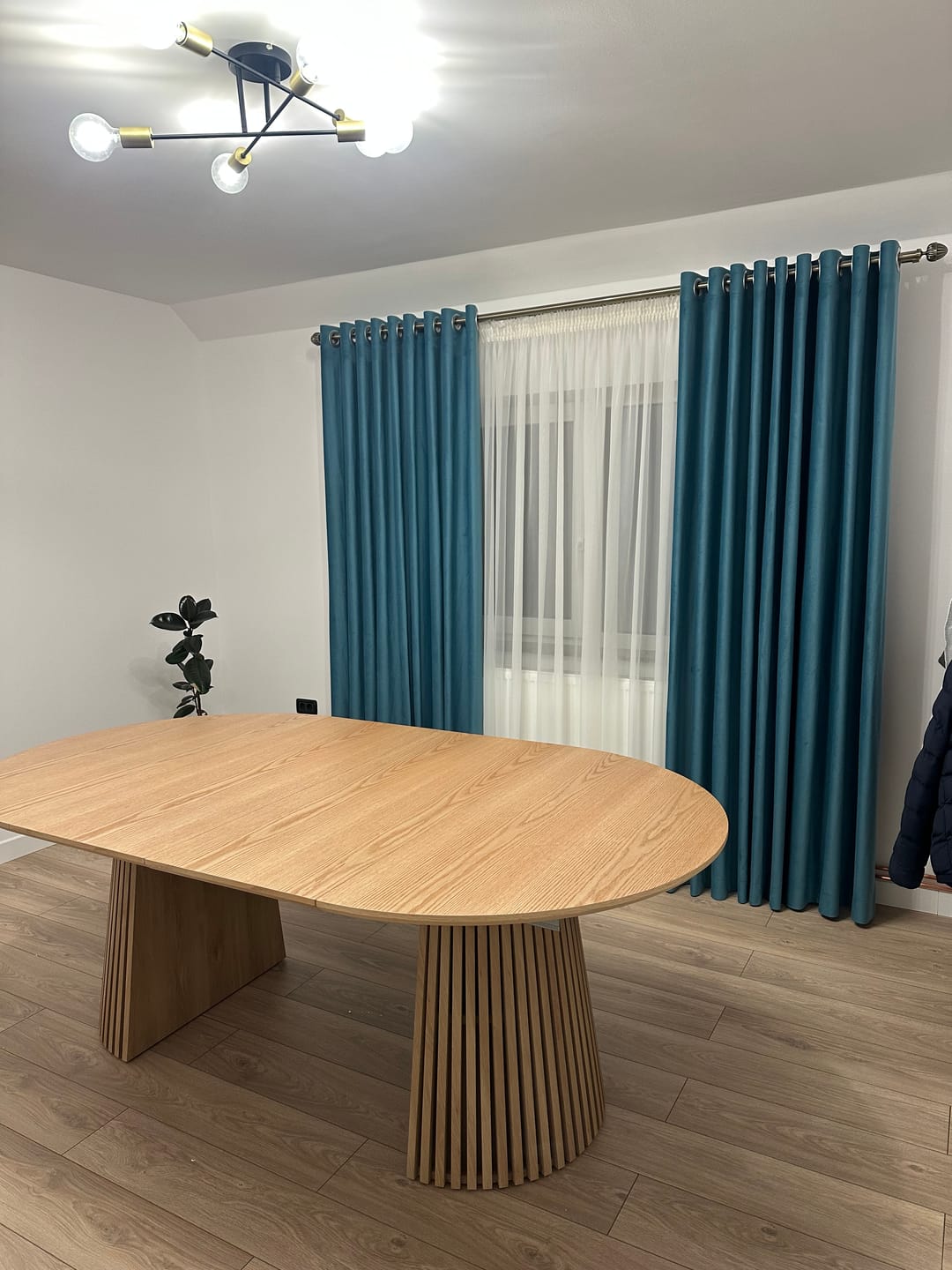 Customer photo review of Masa extensibila FARGO, stejar, 120/210x120x77 cm