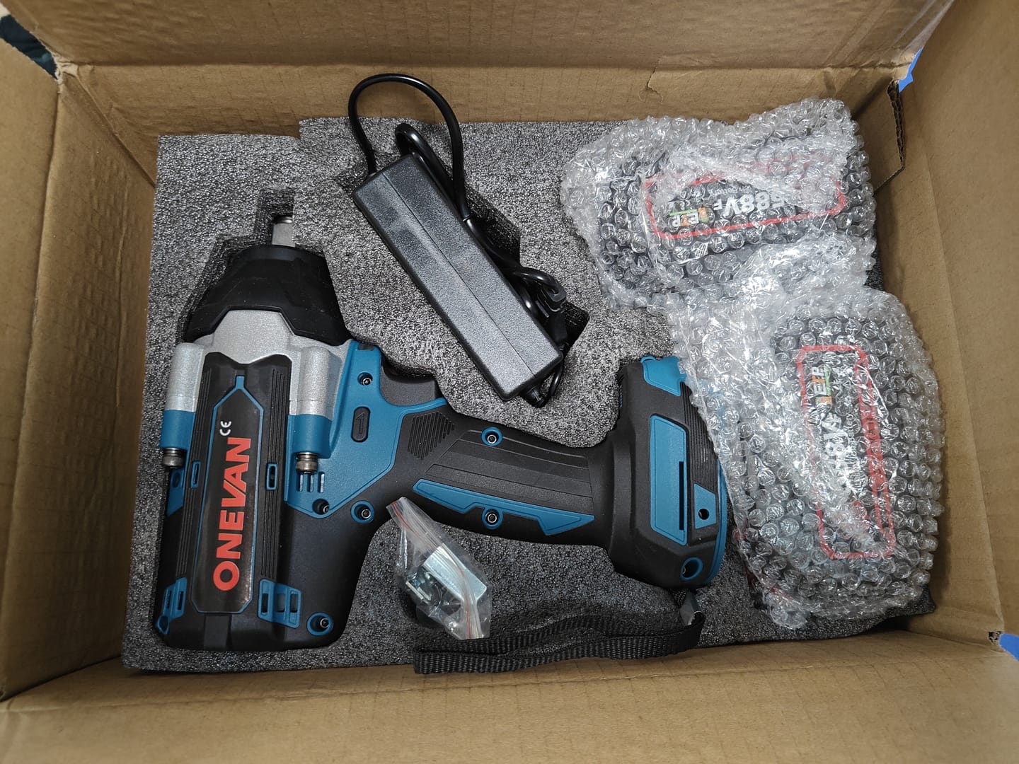 Customer photo review of ONEVAN 1/2" 1800N·m Torque Brushless Cordless Impact Wrench | For Makita 18V Battery
