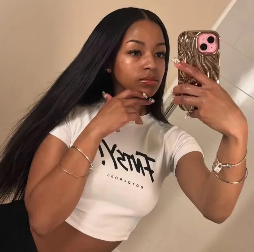 Customer photo review of More Face 13x6 HD Straight Lace Frontal Wigs Pre Bleached Knots Human Hair Wigs With Elastic Drawstring