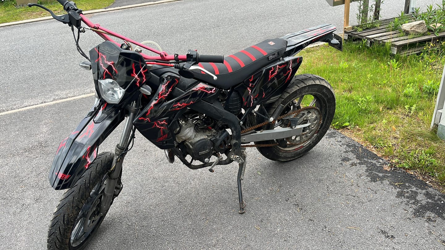 Customer photo review of VOLTAGE - GRAPHICS KIT
