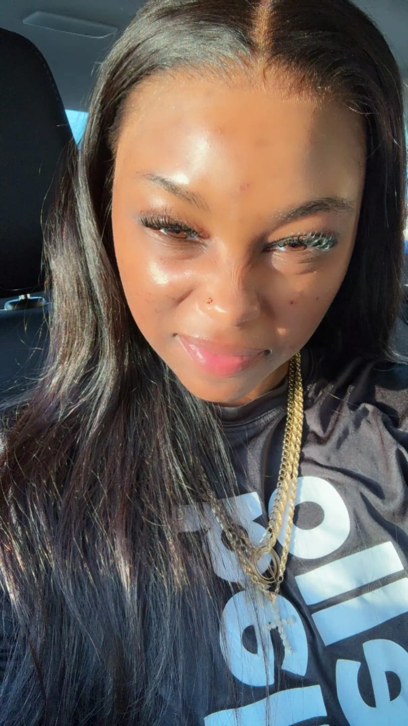 Customer photo review of More Face 13x6 HD Straight Lace Frontal Wigs Pre Bleached Knots Human Hair Wigs With Elastic Drawstring