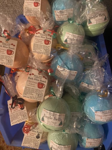 Customer photo review of Custom Bath Bomb 8 Pack Collection