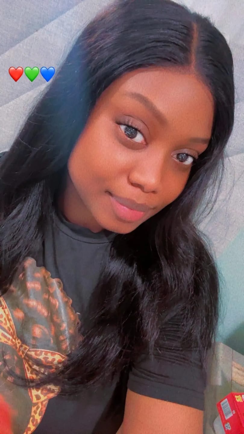Customer photo review of More Face 13x6 HD Straight Lace Frontal Wigs Pre Bleached Knots Human Hair Wigs With Elastic Drawstring