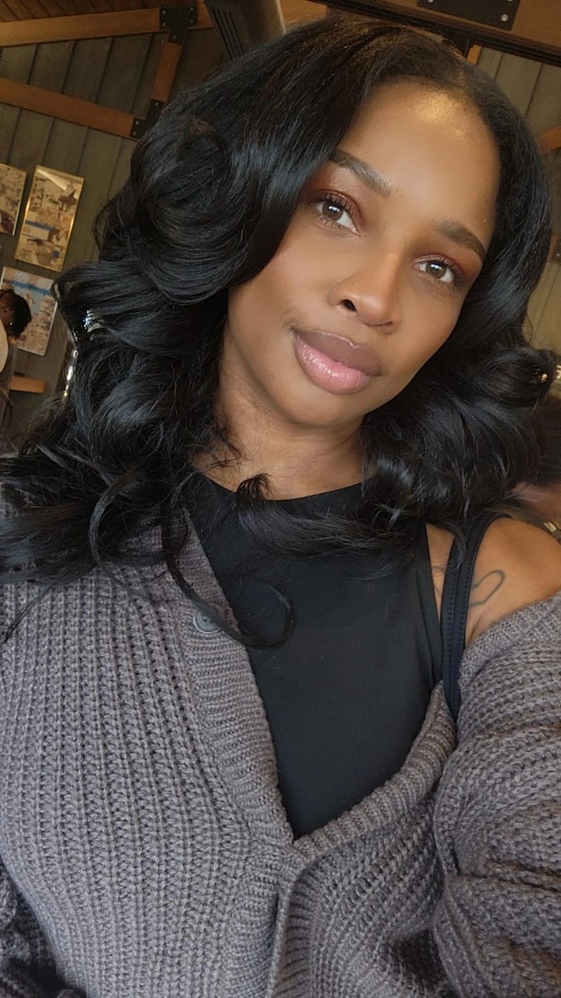 Customer photo review of Outre Perfect Hairline Glueless 13x6 HD Lace Front Wig - JULIANNE