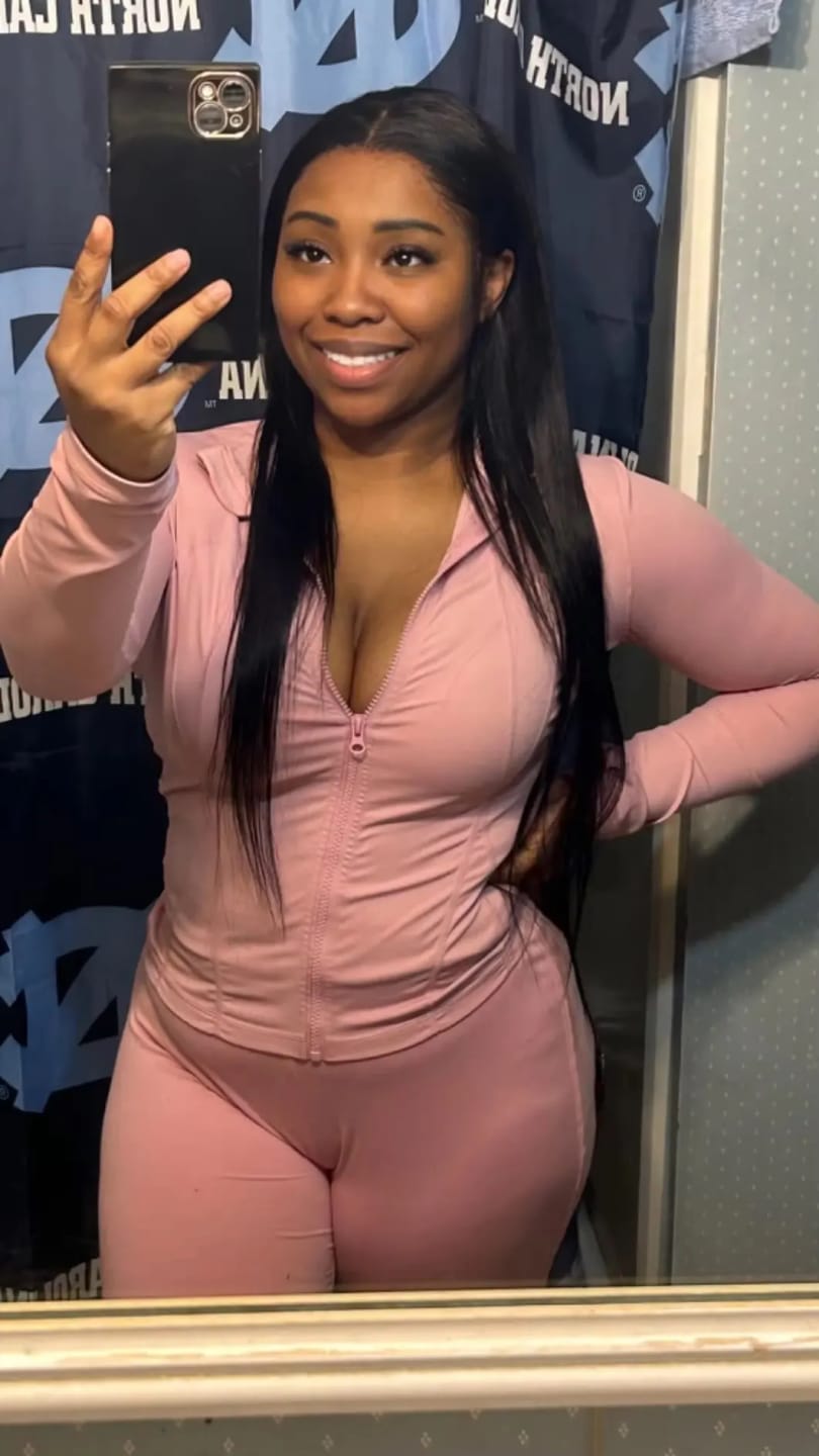 Customer photo review of More Face 13x6 HD Straight Lace Frontal Wigs Pre Bleached Knots Human Hair Wigs With Elastic Drawstring