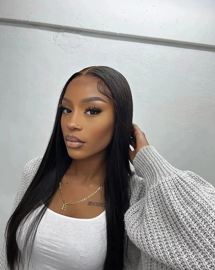 Customer photo review of More Face 13x6 HD Straight Lace Frontal Wigs Pre Bleached Knots Human Hair Wigs With Elastic Drawstring