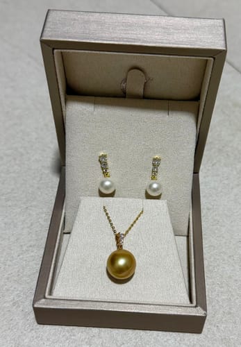 Customer photo review of 18K Solid Gold South Sea Golden Pearl Necklace KN00361