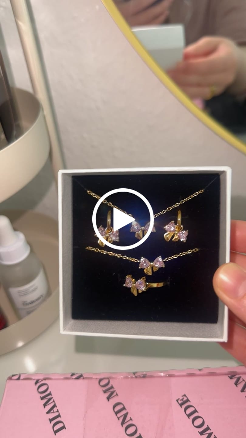 Customer video review of Sweet Bow Set | 18K vergoldet