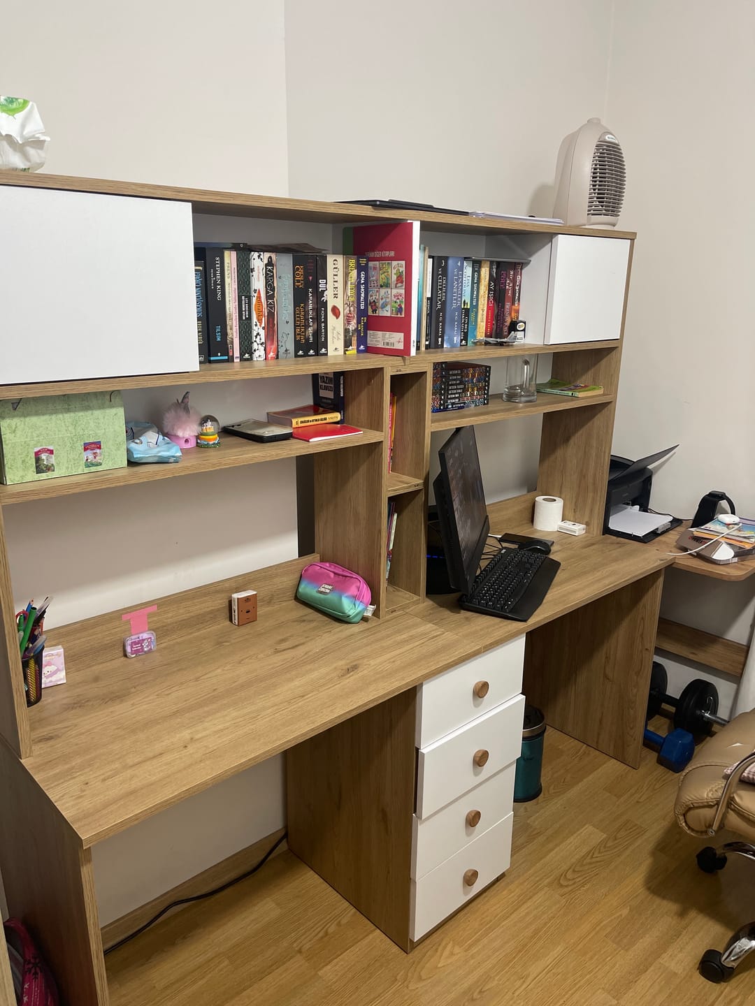 Customer photo review of Rani HA130 İki Kişilik Raflı 2 Kapaklı 4 Çekmeceli Çalışma Ofis Bilgisayar Masası Sepet Ceviz - Beyaz