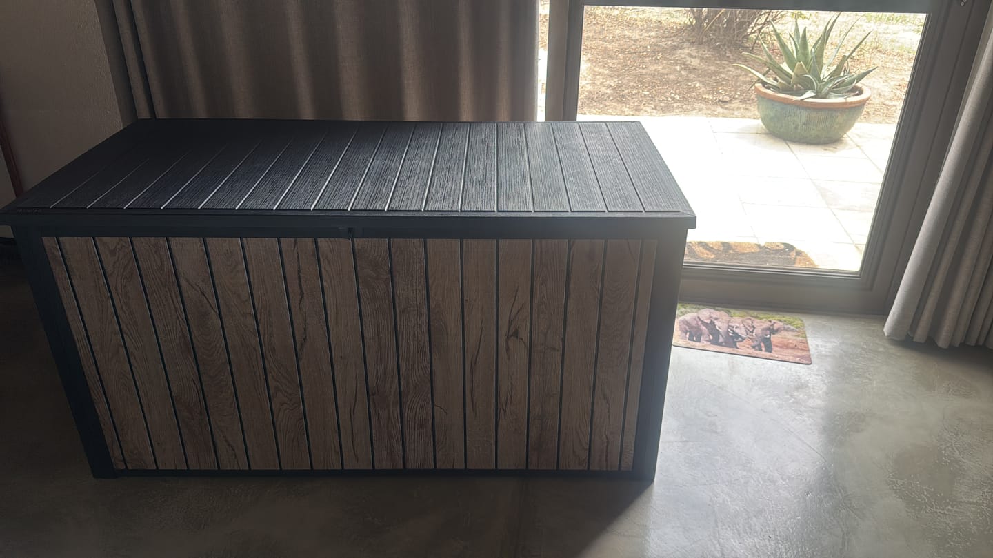 Customer photo review of Signature Collection: 170G Deck Box Pine
