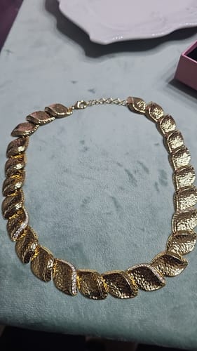 Customer photo review of Collana Girocollo con Foglie Dorate