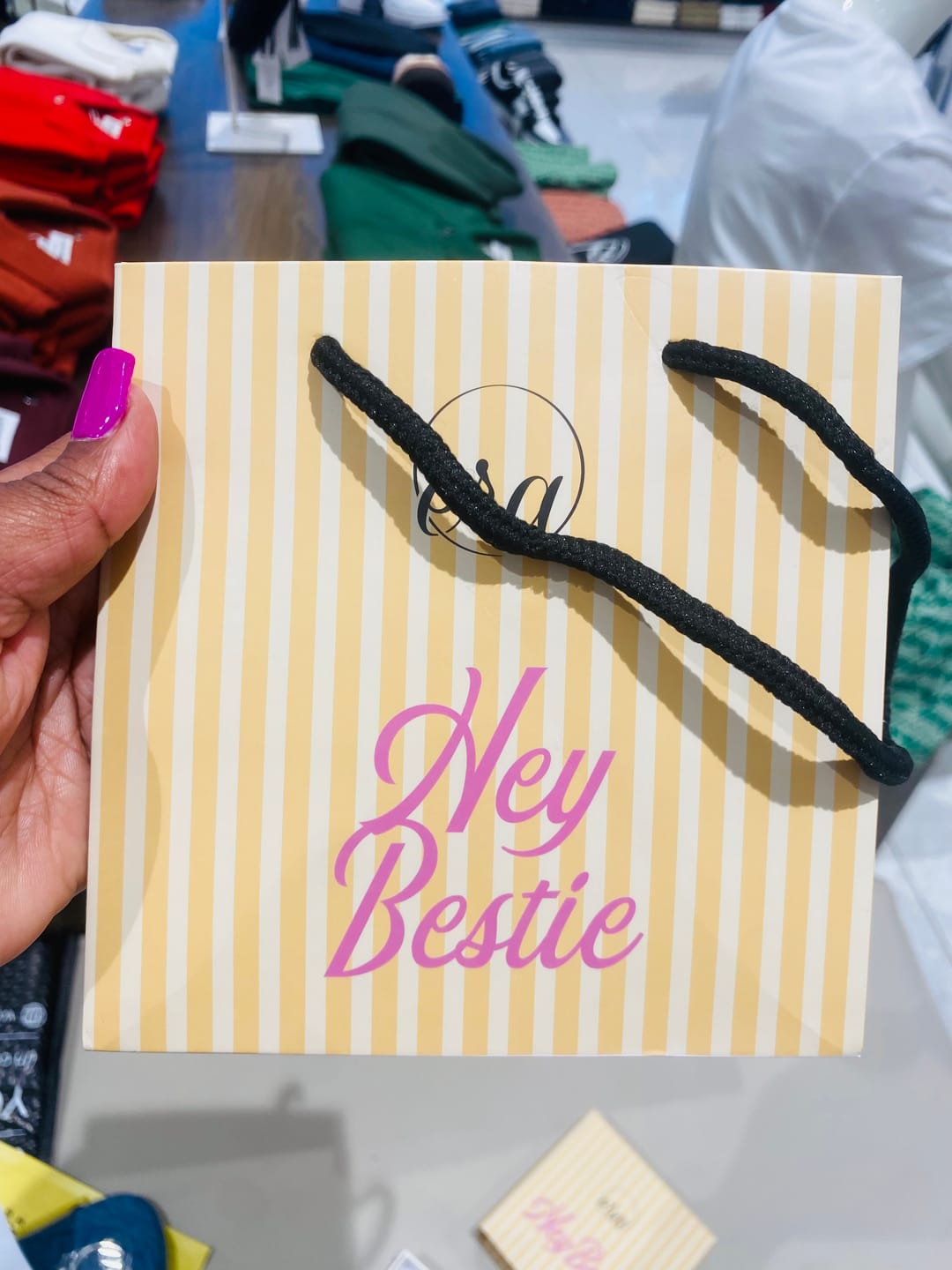 Customer photo review of Yellow Era Gift Bag
