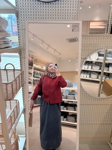 Customer photo review of Monogram Square (Burgundy)