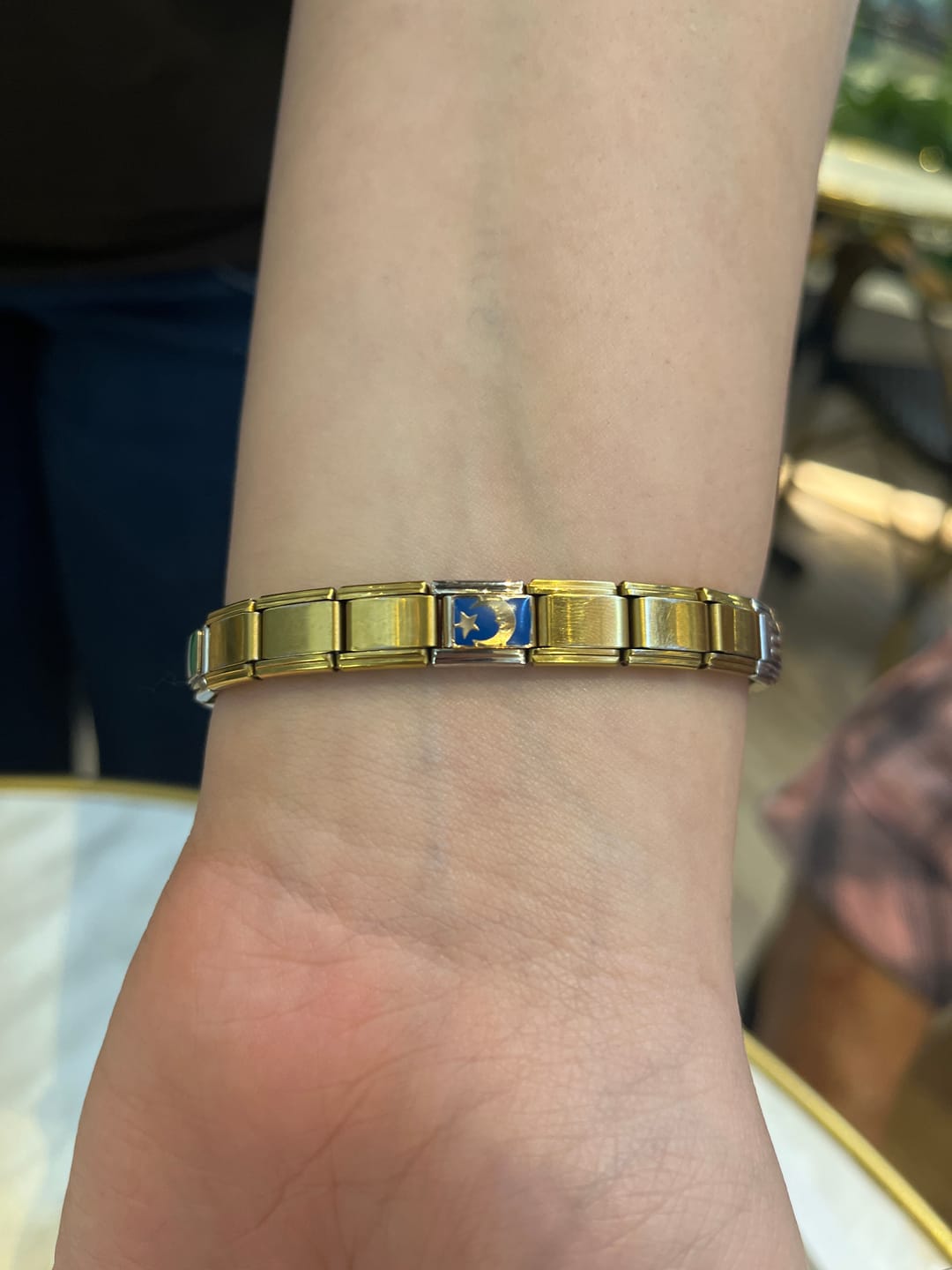 Customer photo review of Charm Luna Con Fondo Azul