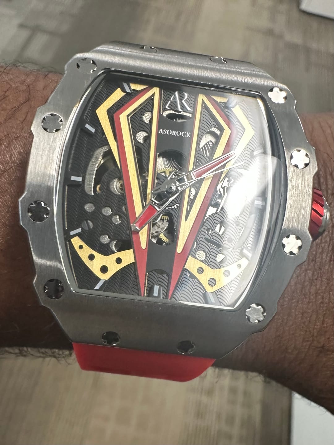 Customer photo review of Silver/red Motorsport V2 automatic (PRE-ORDER RESTOCK SHIPS OUT IN SEPTEMBER)