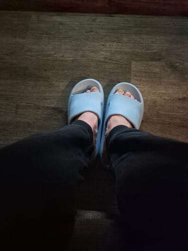 Customer photo review of HappyFlops