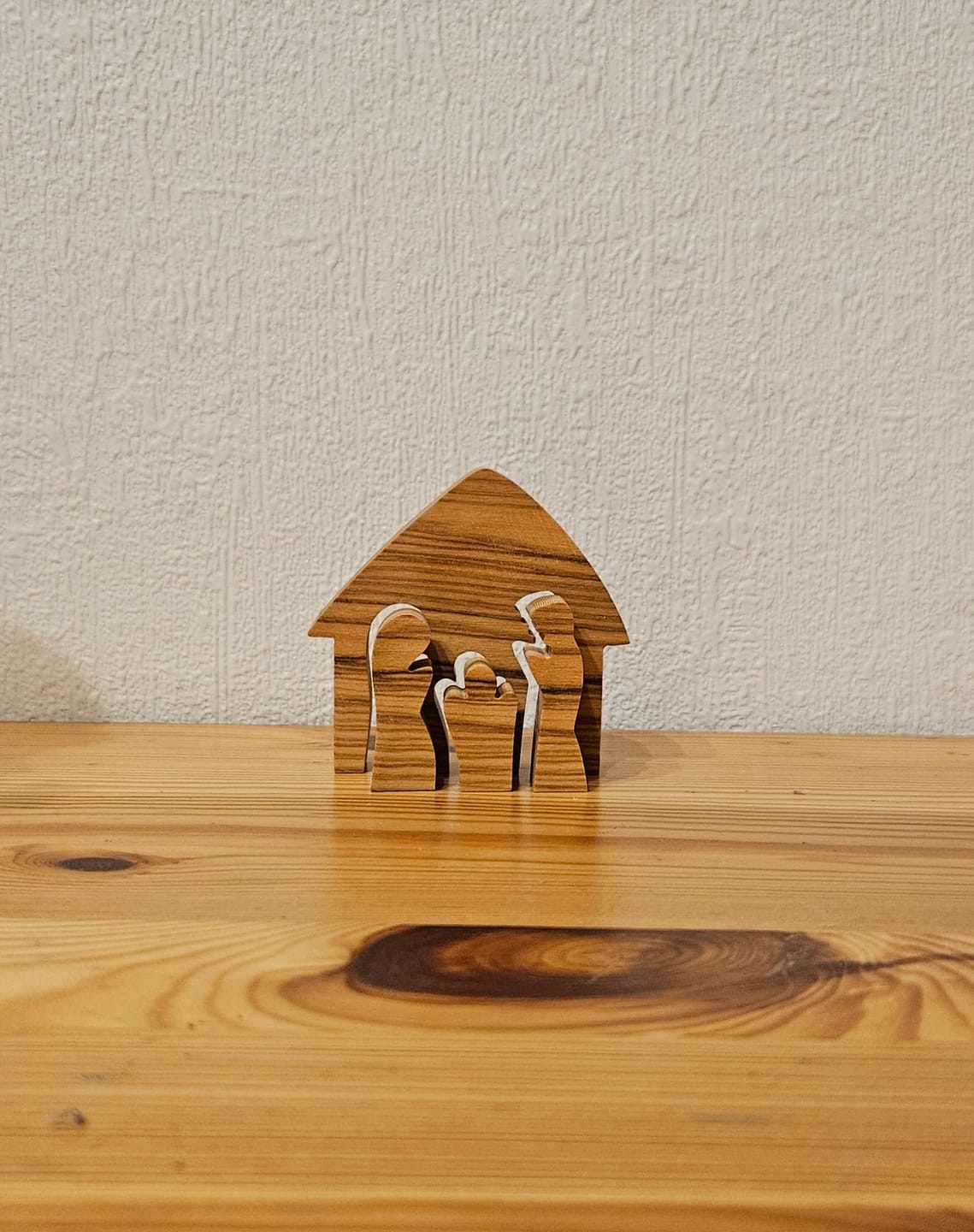 Customer photo review of Weihnachtsdeko Krippe Puzzle ohne Rinde aus Olivenholz