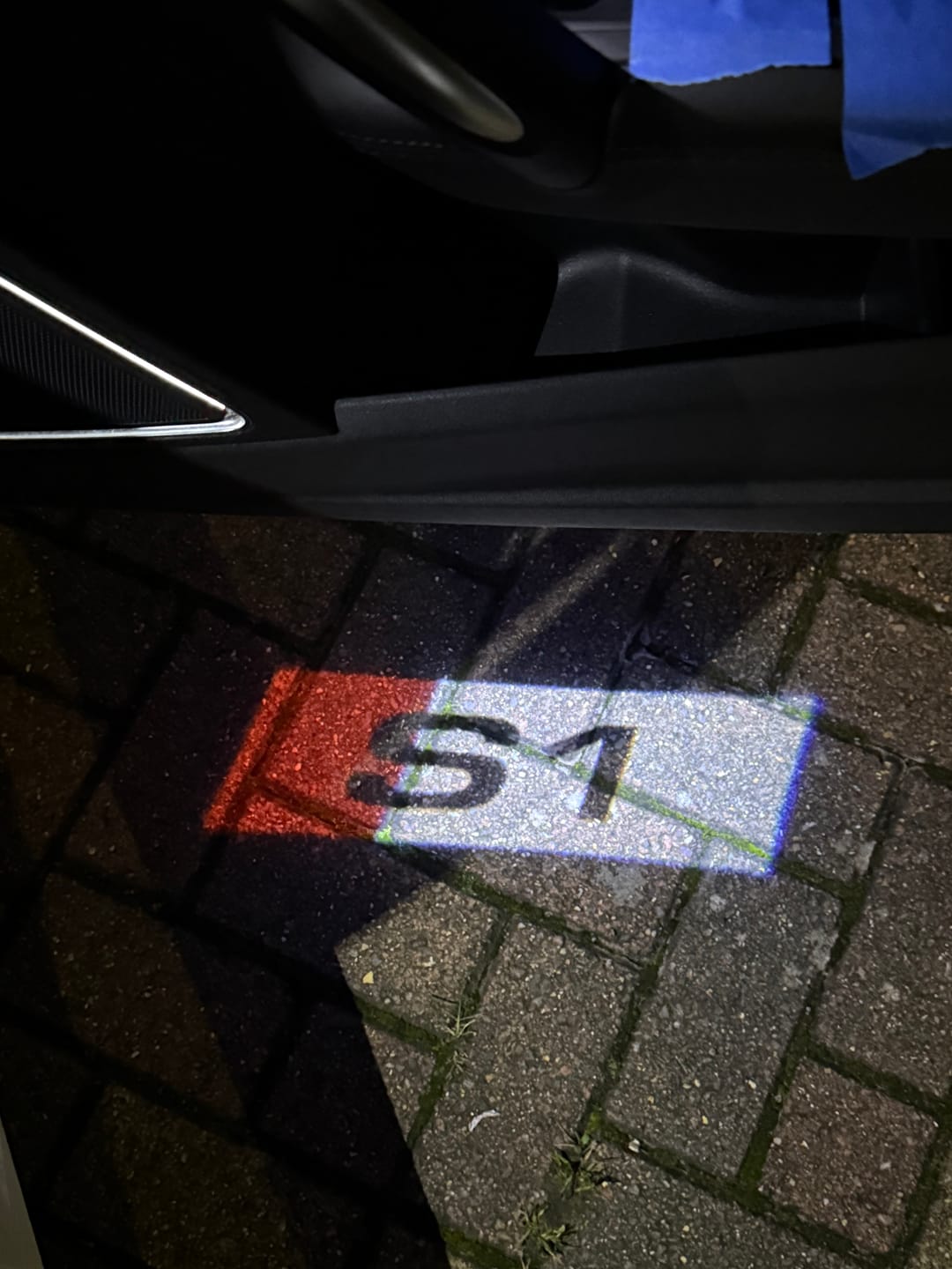 Customer photo review of AUDI S1  LOGO PROJECTOT LIGHTS Nr.127  (quantity 1 = 2 Logo Films /2 door lights）