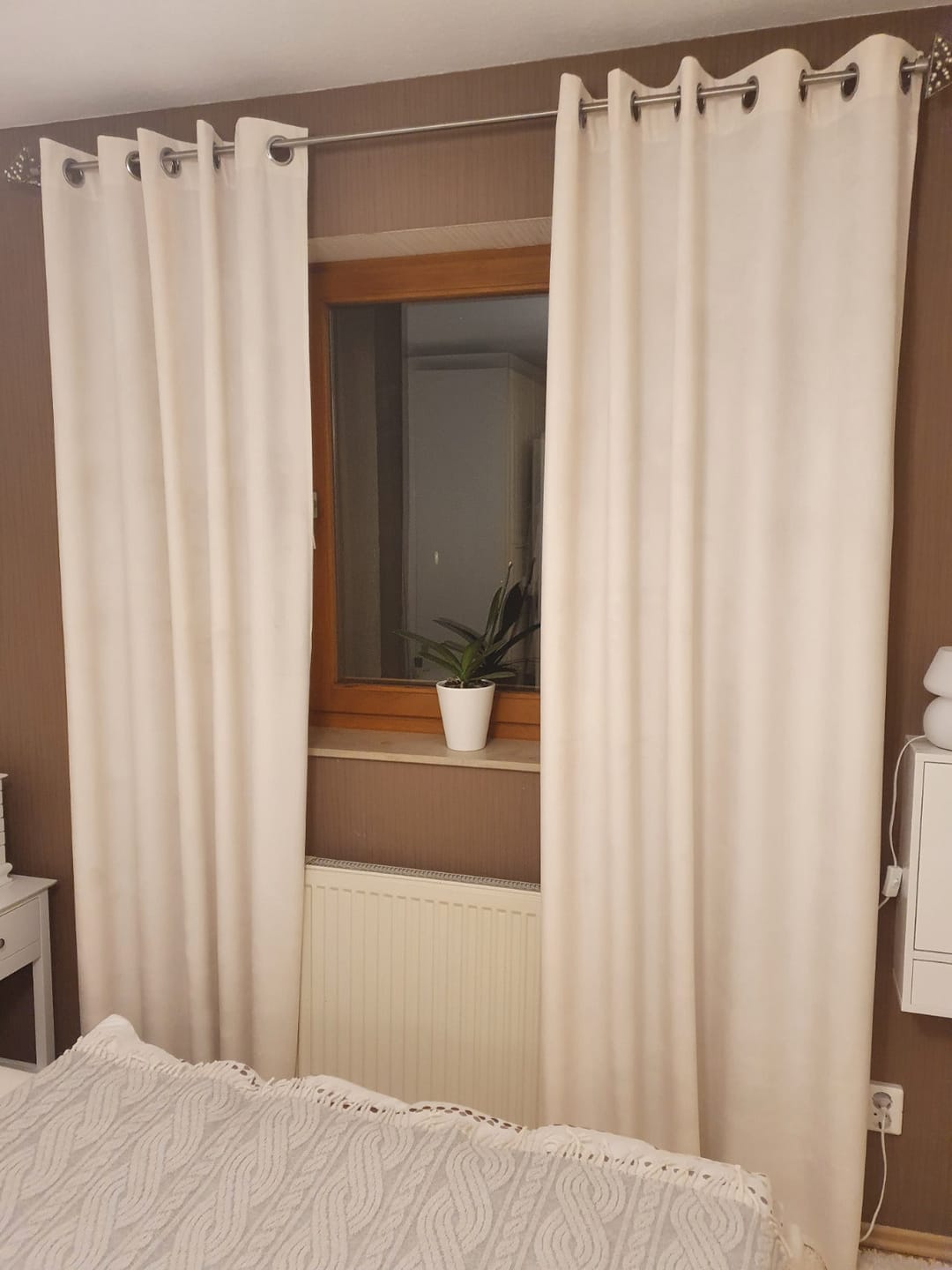 Customer photo review of Samt-Vorhang nach Maß · Milano