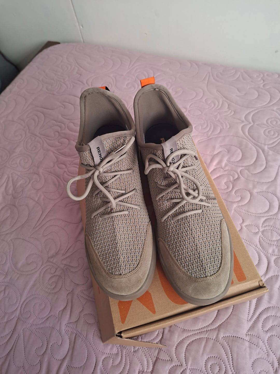 Customer photo review of Zapatilla Versaknit Taupe Unisex